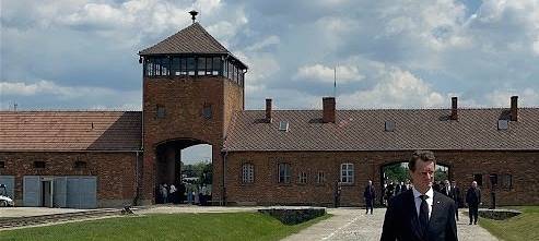 Wüst besucht Auschwitz und fordert klare Haltung