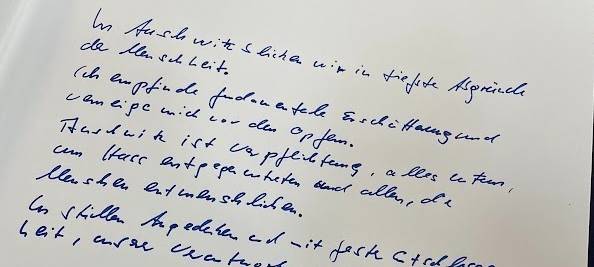 Wüst besucht Auschwitz und fordert klare Haltung