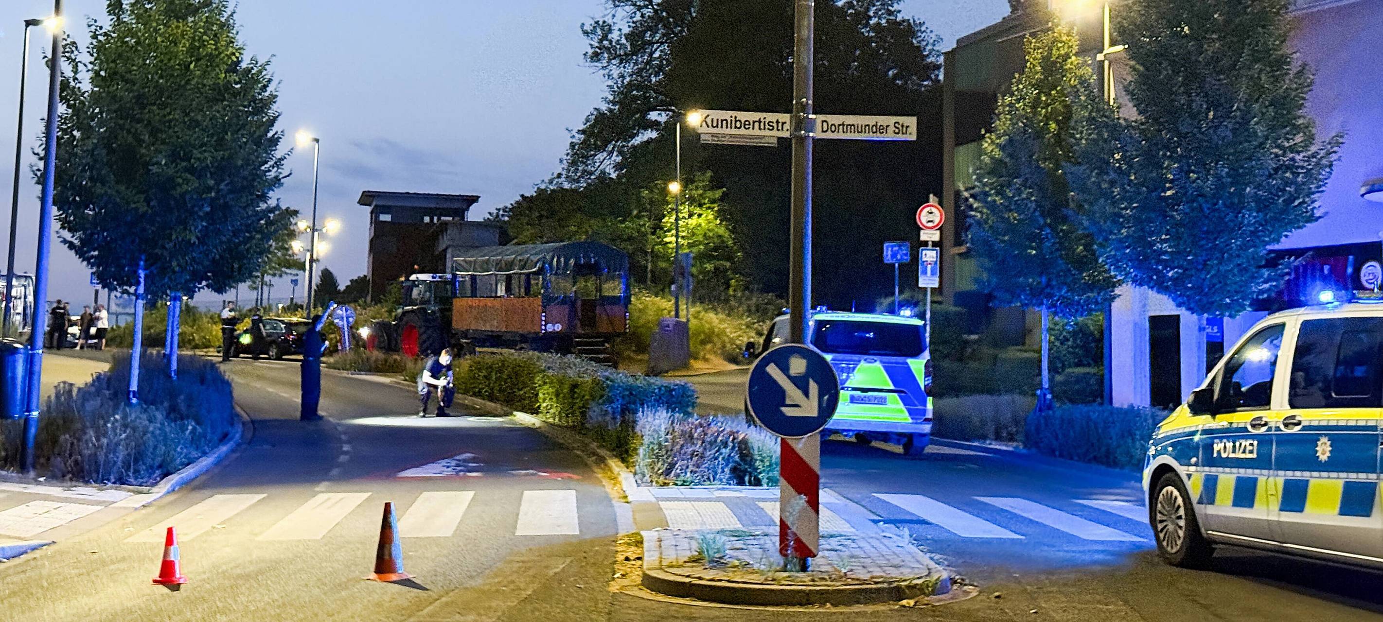 Recklinghausen: Jugendlicher fällt aus Planwagen